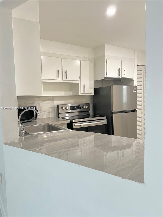 Foto del edificio - 1710 NE 191st St