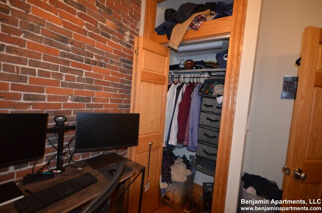 Building Photo - 46 Garden St