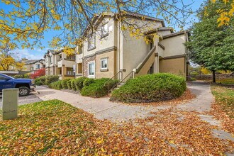 Building Photo - 3847 Riviera Grove