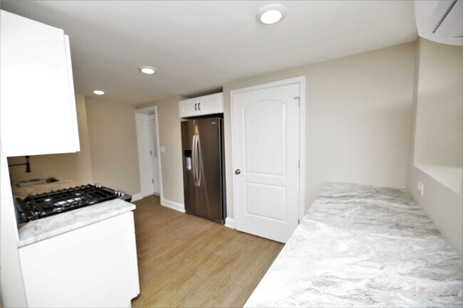 Building Photo - 213 Wilson St