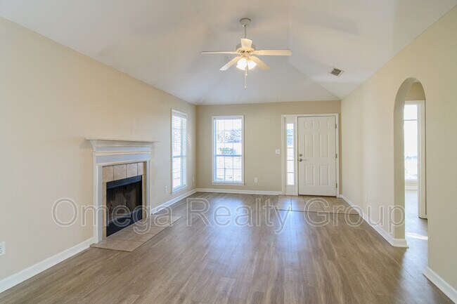 Building Photo - 165 Mayfair Ln