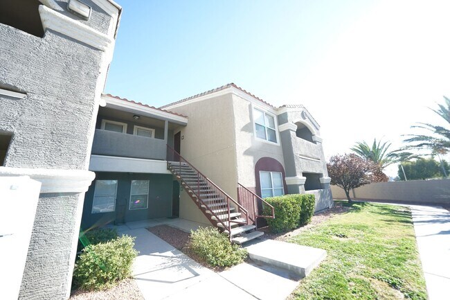 Foto del edificio - SHOWINGS AVAILABLE NOW