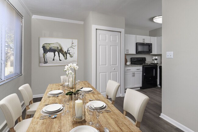 Building Photo - Chesapeake Pointe