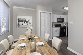 Building Photo - Chesapeake Pointe