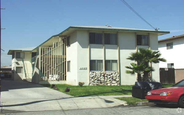 Building Photo - 4027 W 137th St