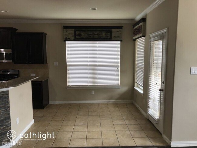 Foto del edificio - 4 br, 3.5 bath House - 3429 Twin Pines Dri...