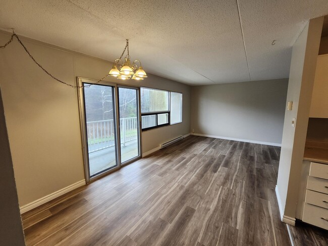 Building Photo - 411 Ellerdale St