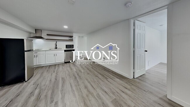 Foto del edificio - 630 N Skyline Dr