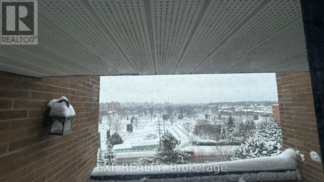 Building Photo - 515 St. Laurent Blvd