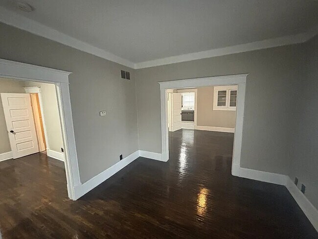 Foto del edificio - 2 bed 1 bath Home For Rent