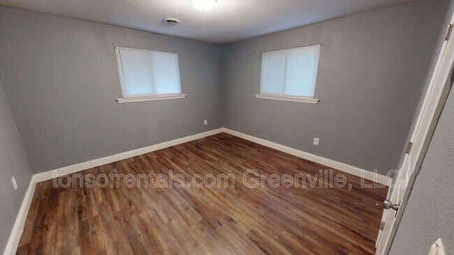 Foto del edificio - 88 W Park Dr