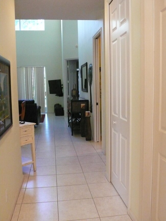 Foto del edificio - 9222 Wentworth Ln