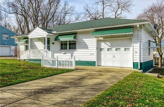 Building Photo - 20 Eastholm Ave