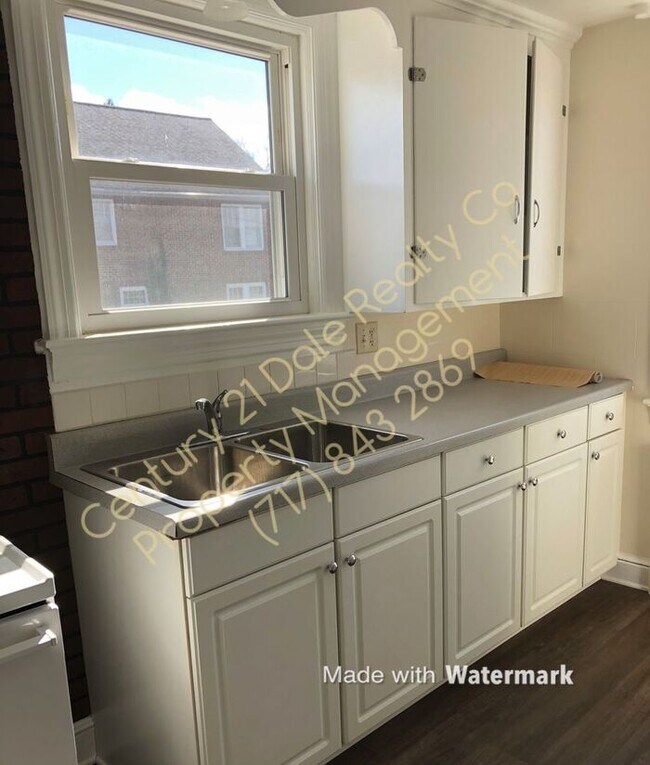 Building Photo - 1BR, West York, Heat and Hot Water included