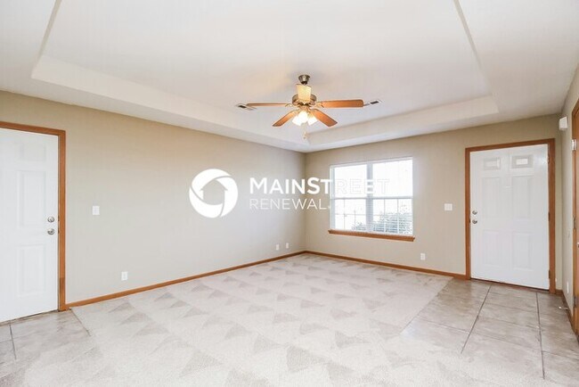 Foto del edificio - 3 Bedroom Pet-Friendly Home in Pleasant Hill, MO with Main Street Renewal