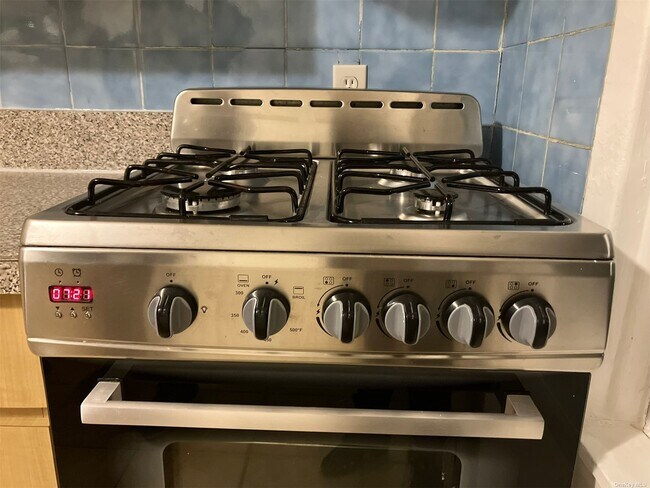 Foto del edificio - 10108 97th St