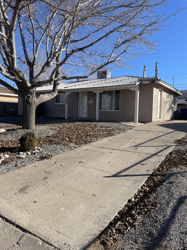 Foto principal - 2904 Garcia St NE
