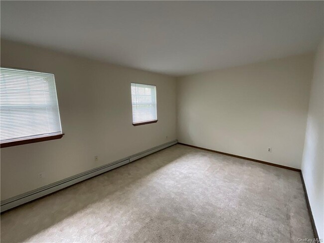 Building Photo - 14 Fern Ct