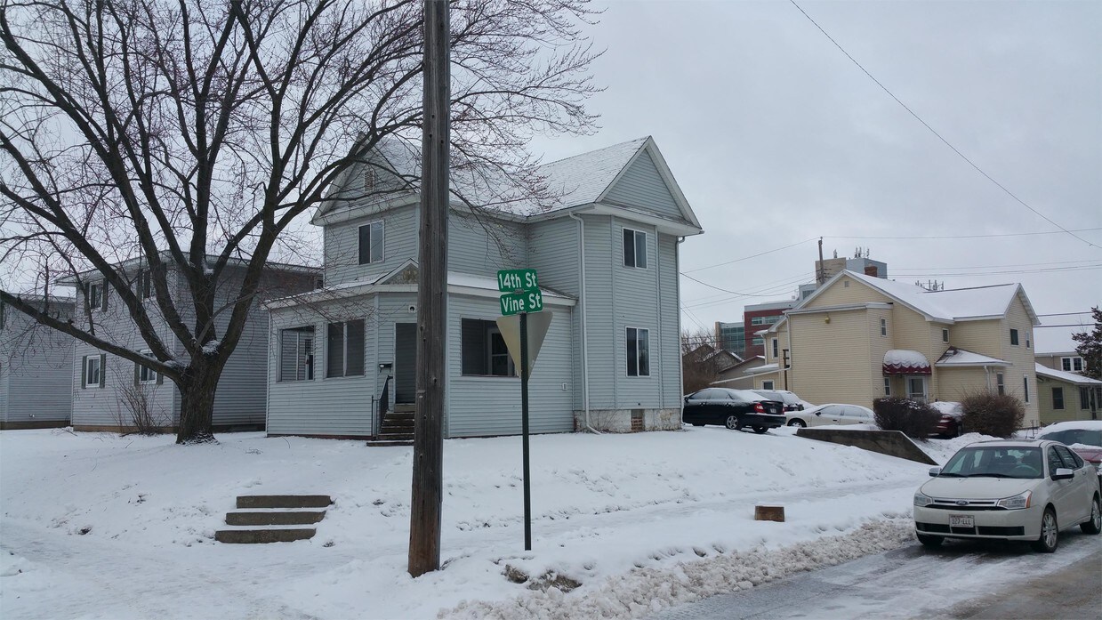 Primary Photo - 1337 Vine St