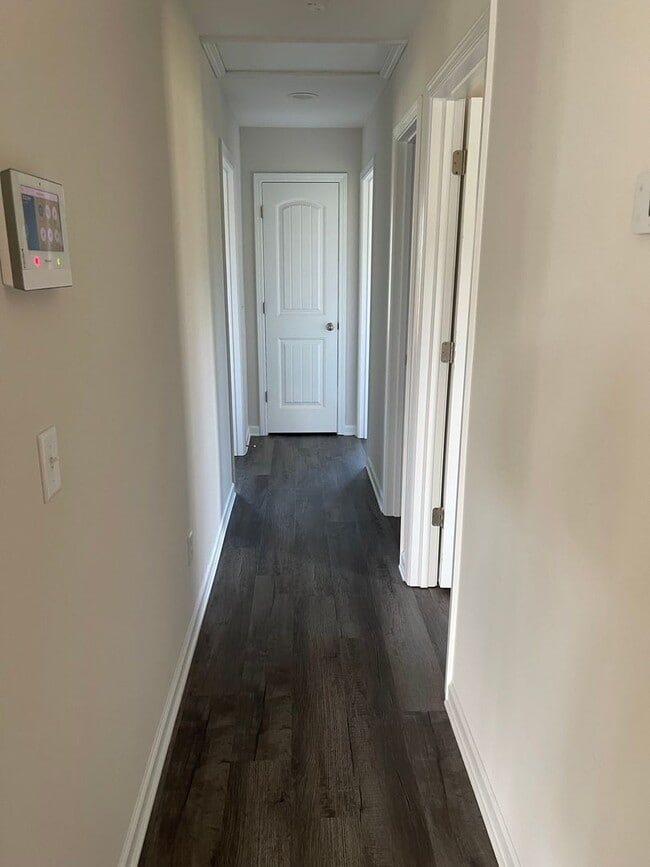 Building Photo - Lovely Three Bedroom Home in Camden and Minutes Away from I-20