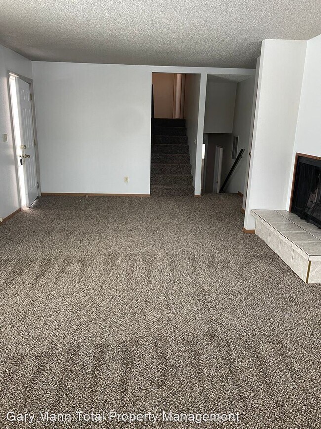 Building Photo - 4 br, 2.5 bath House - 204 W. Nelson Rd