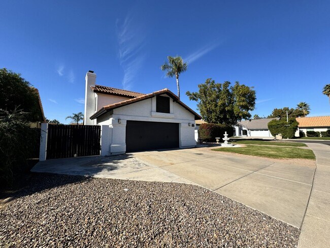 Foto del edificio - BEAUTIFUL 3 BEDROOM 3 BATH CORNER LOT WITH POOL AND LARGE BACKYARD NORTH SCOTTSDALE