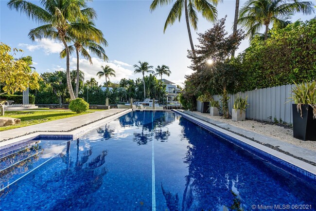 Building Photo - 30 Island Dr