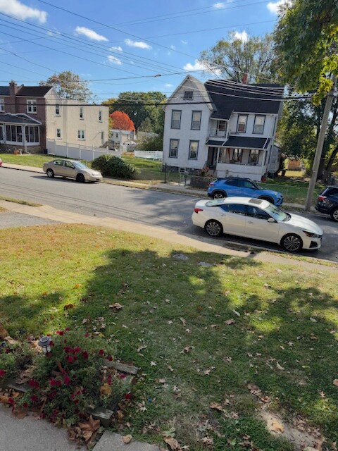 Foto del edificio - 727 Bartram Ave