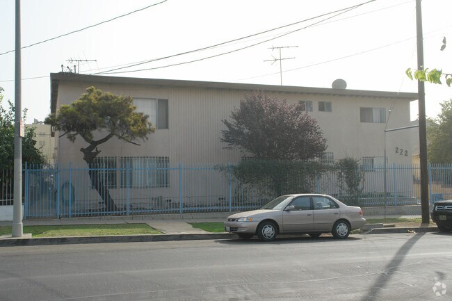 Building Photo - 222 N Lake St