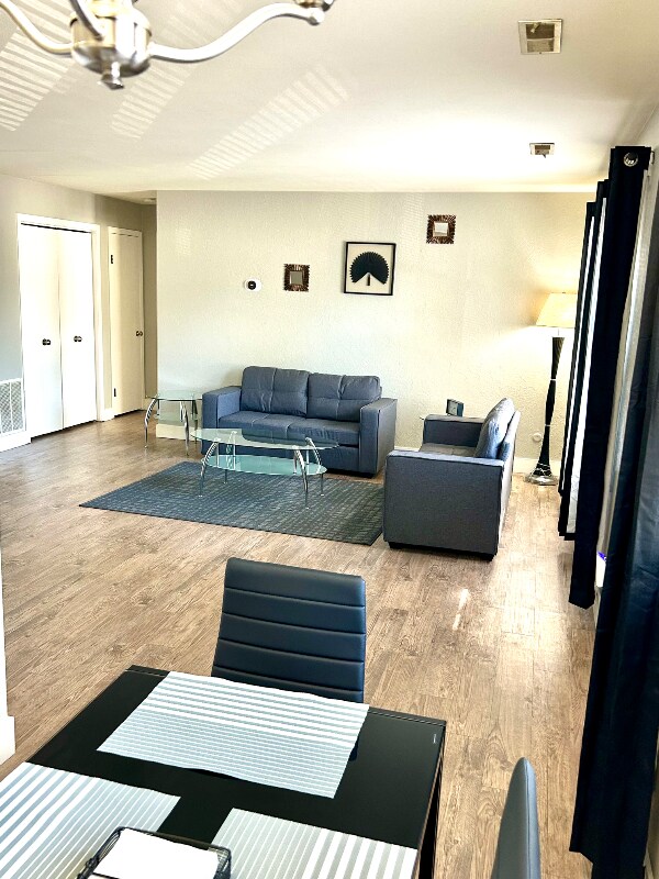 Foto del edificio - 4028 N Illinois Ave