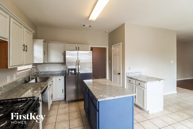Building Photo - 7782 Park Downs Dr