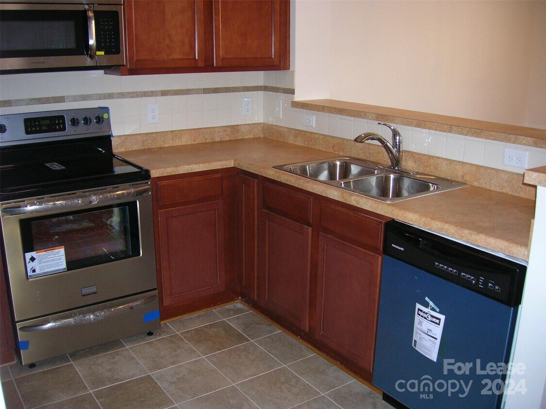 Building Photo - 8724 Arbor Creek Dr