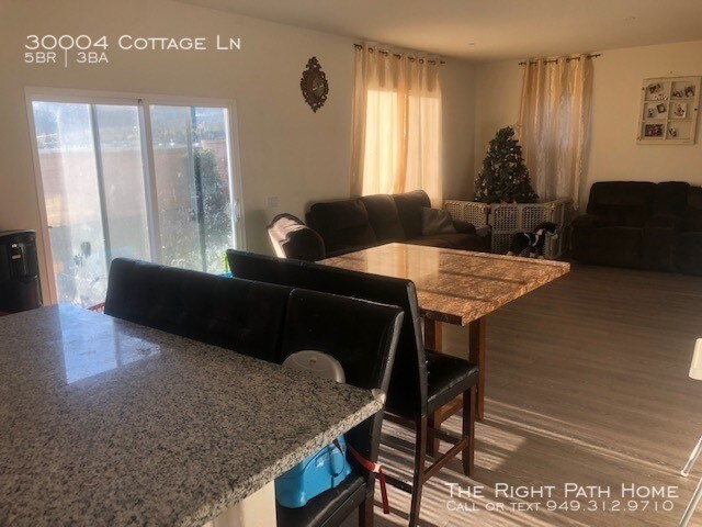 Foto del edificio - 30004 Cottage Ln
