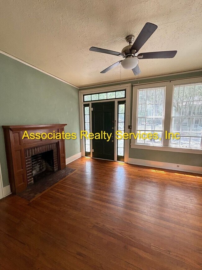 Foto del edificio - One Bedroom One Bath Near UF ***NO PETS***