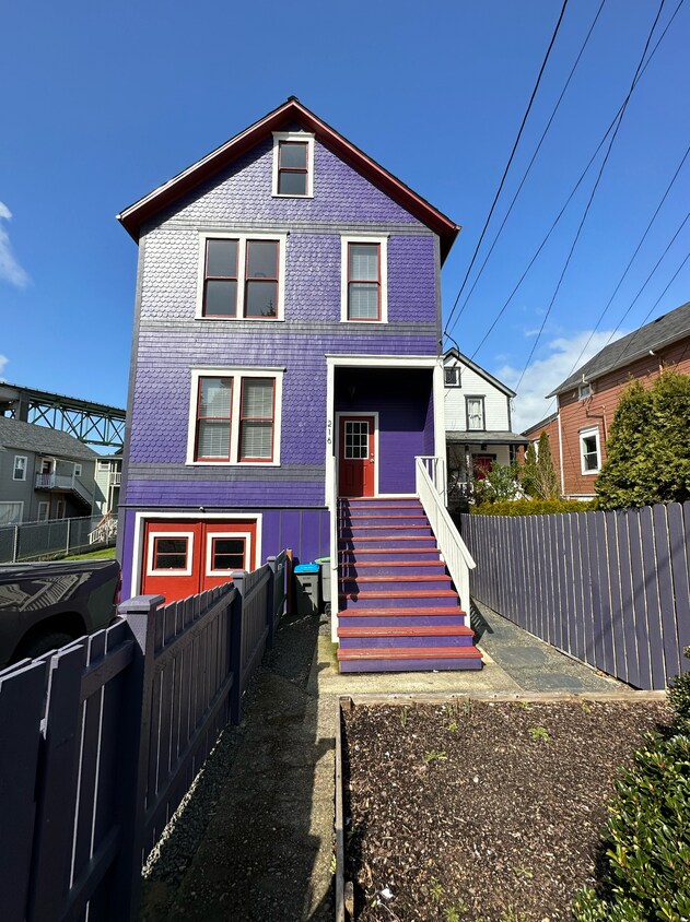 Primary Photo - 216 Alameda Ave