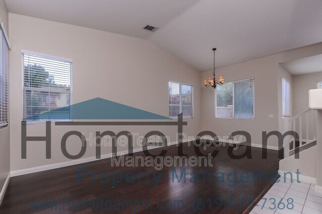 Building Photo - 2051 Mirror Lake Pl