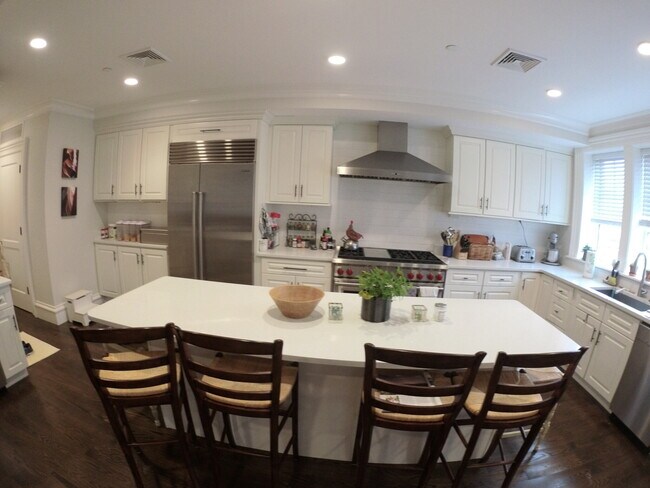 Building Photo - 11 Alton Ct