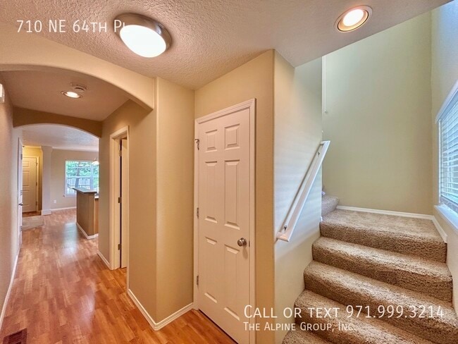 Building Photo - 710 NE 64th Pl
