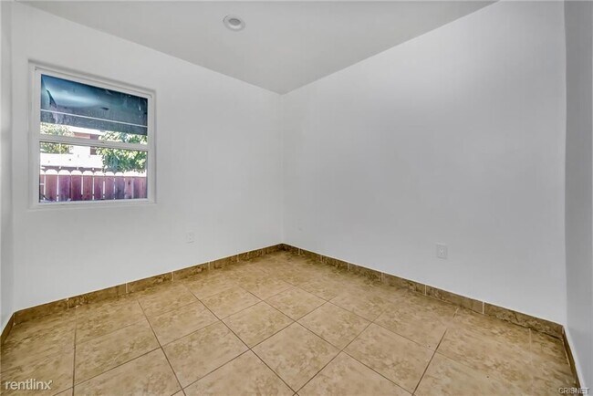 Building Photo - 2 br, 1 bath House - 14235 Sylvan St