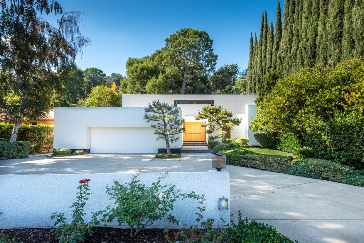 Foto principal - 3843 Longridge Ave