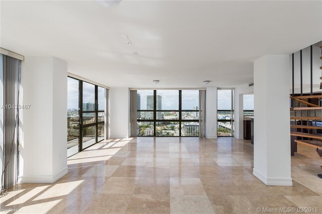 Foto del edificio - 600 NE 36th St