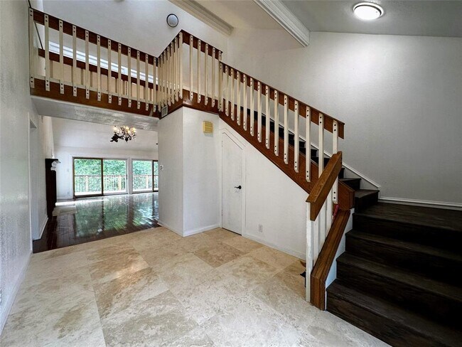 Building Photo - 302 Meadow Creek Dr