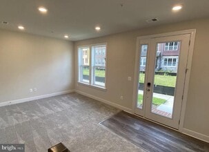 Building Photo - 136 Bleeker Pl