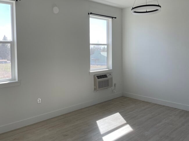 Building Photo - 1887 E F St