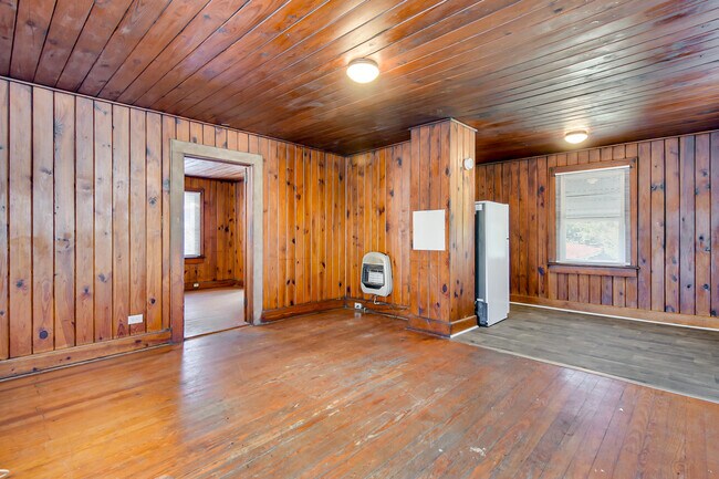 Building Photo - 1313 Wilson St