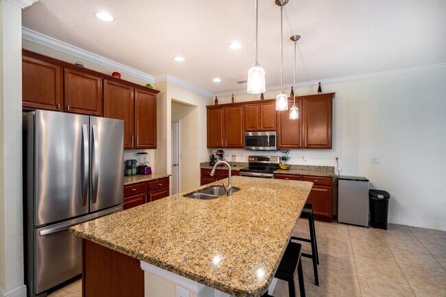 Building Photo - 1026 SW Ingrassina Ave