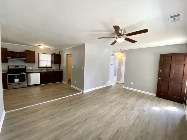 Building Photo - 4834 Woodend Ave