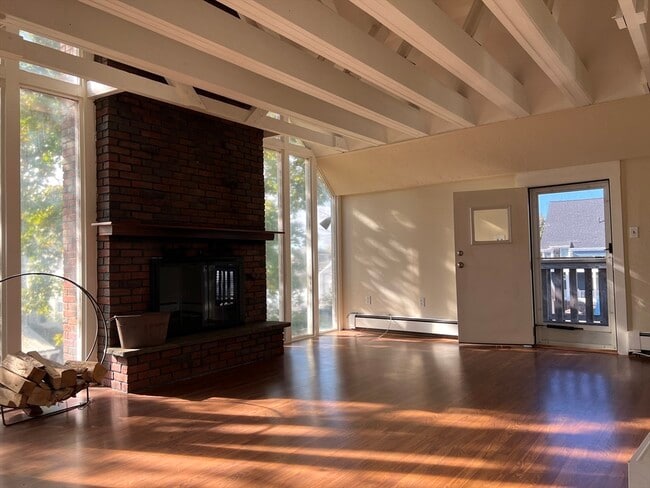 Foto del edificio - 21 Hawthorn Ave