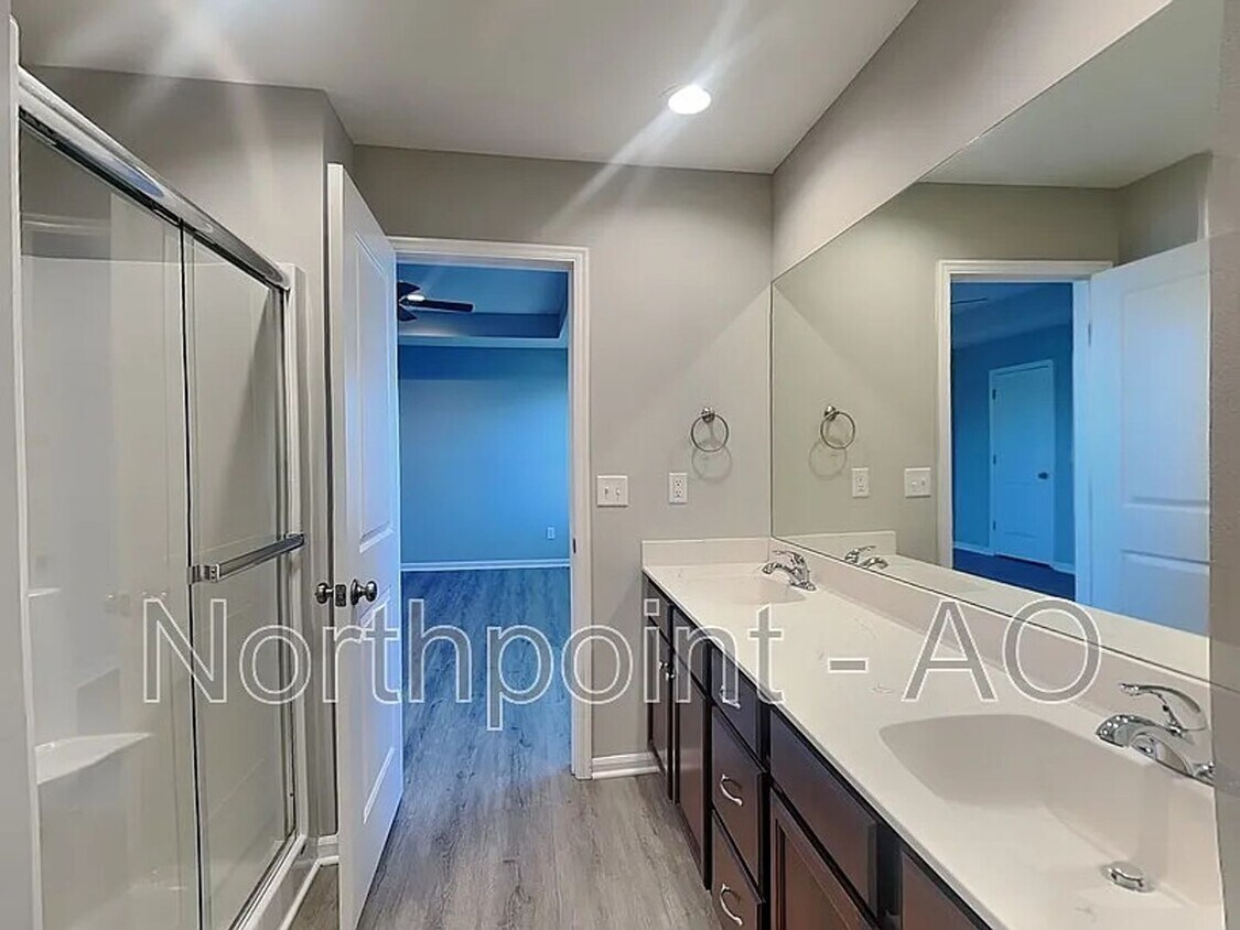 Foto del edificio - 3 BR/2.5BA | Newly Renovated Single Family Home | 1-Car Garage Parking | Large Front yard!