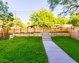 Building Photo - 2712 S 5th St